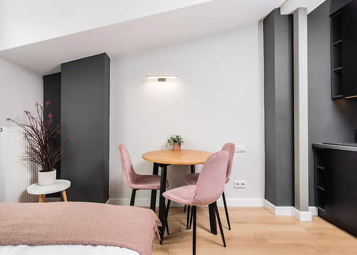 Smart Apartments - Old Town & Main Train Station - By Upstairs